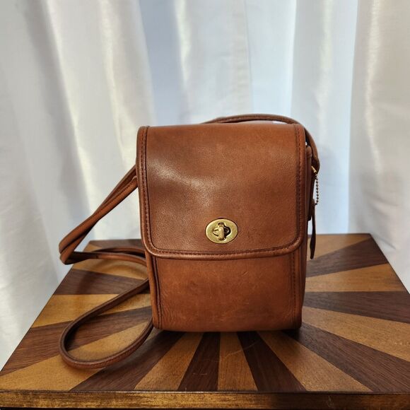 Coach Handbags - Vintage Coach Scooter Crossbody Bag British Tan Leather 9893 1990s Classic Boho